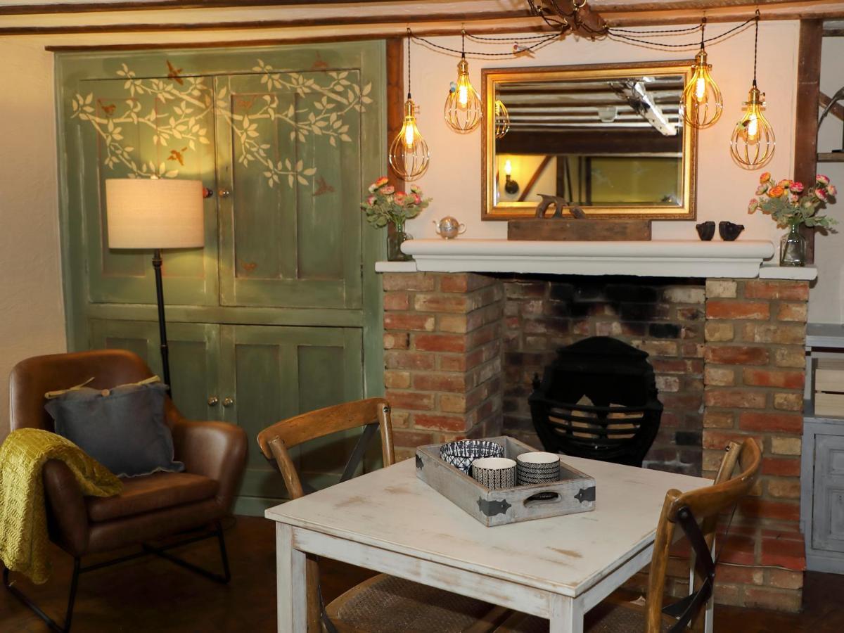 Woodleys Cottage Woburn Sands Exterior photo